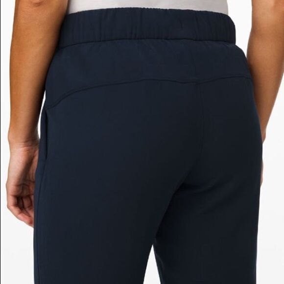 ✨ Lululemon On The Fly Crop *Woven ✨ - Picture 6 of 10